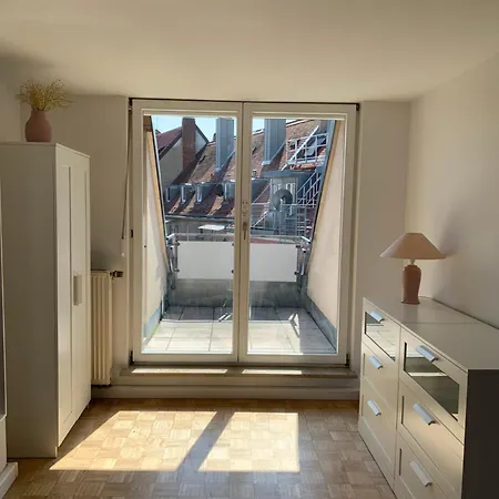 Spacious And Quiet Old Town Apartment *